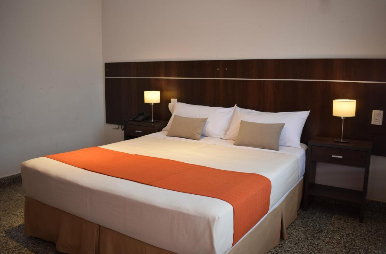 Apartamentos Ref Сальта Екстер'єр фото